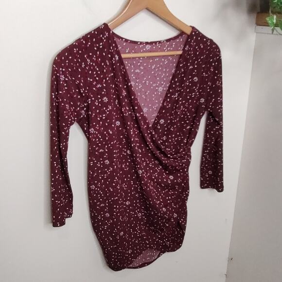 Motherhood Maternity 3/4 Sleeve Floral Faux Wrap Top in Burgundy Size Small - Picture 1 of 6